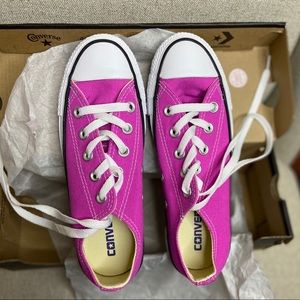 Unisex converse Magenta shoes